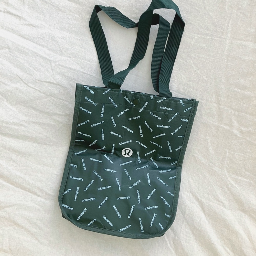 Lululemon • Reusable Tote in Green/Blue